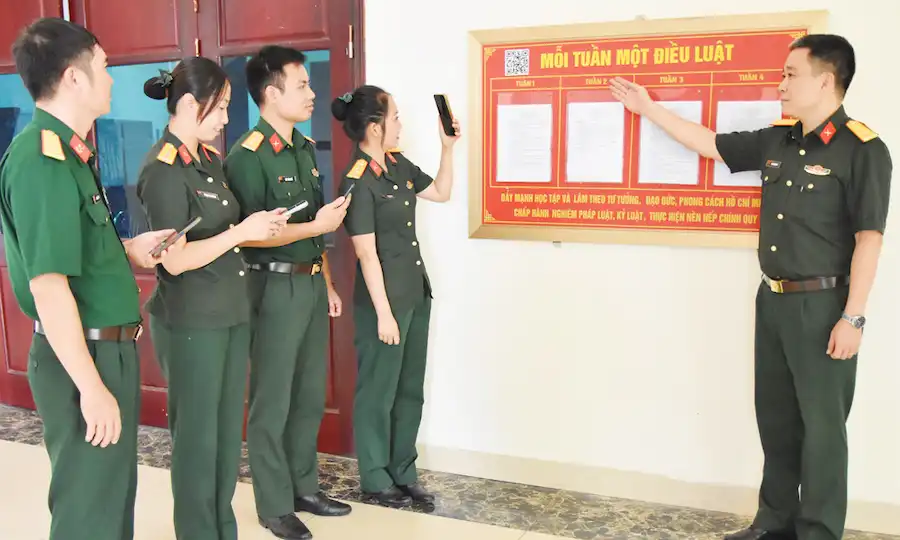 Chuyển Đổi Số Nâng Tầm Học Chính Trị: Thư Viện Số Tiện Lợi Tại Ban Chỉ Huy Phòng Thủ Khu Vực 4