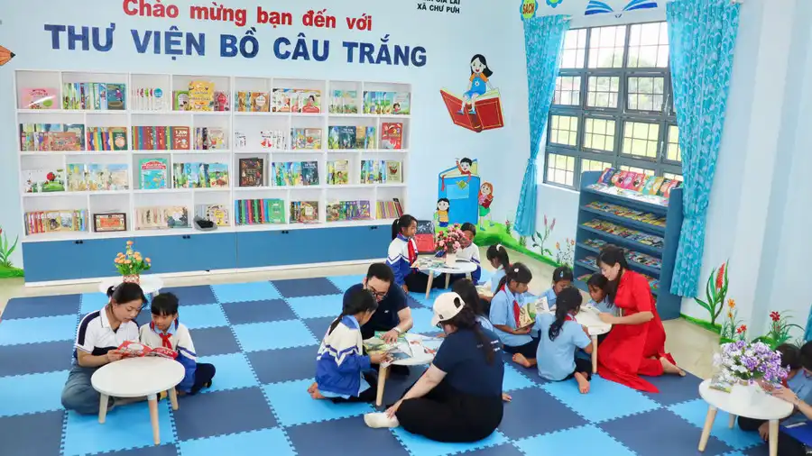 Thư viện Bồ câu trắng – Ngọn lửa văn hóa đọc cho học sinh Gia Lai