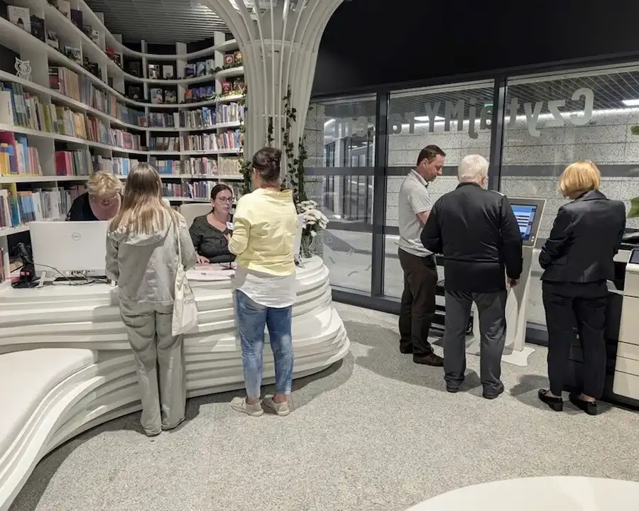 Thư viện "Tốc Hành" Metroteka: Giải Pháp Đột Phá Khôi Phục Văn Hóa Đọc Tại Ga Tàu Điện Ngầm Warsaw