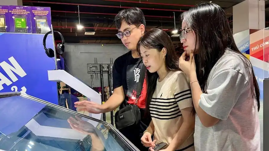 Xu Hướng Phát Triển Sách Điện Tử Việt Nam Năm 2025: Cơ Hội Vàng Cho Ngành Xuất Bản Trong Kỷ Nguyên Số