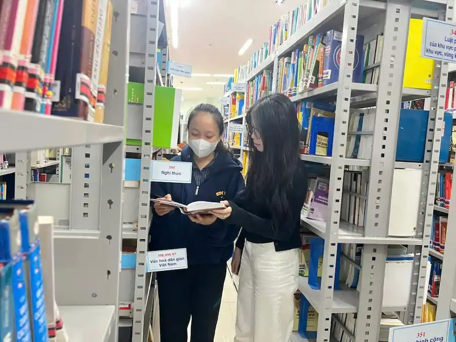 Xây dựng Không Gian Tri Thức Mở Từ Quá Trình Hiện Đại Hóa Thư Viện Công Cộng