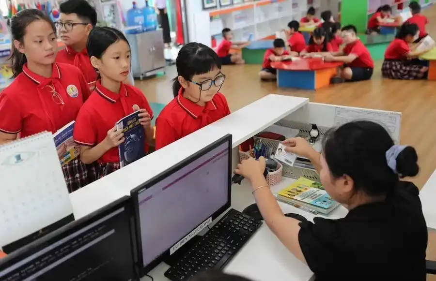 Cùng 20 Năm Công Tác, Thu Nhập Chênh Lệch Gấp Gần 4 Lần: Nhân Viên Trường Học Có Đang Chịu Thiệt?