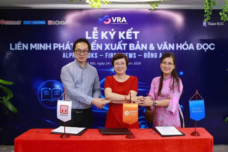 Đại diện các đơn vị ký kết thành lập Liên minh phát triển xuất bản và văn hóa đọc Việt Nam