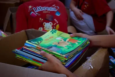 Học sinh hào hứng tham gia cuộc thi vẽ tranh theo sách tại Bắc Ninh