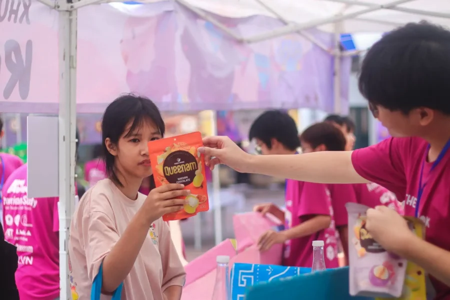 Người trẻ tham gia hội chợ sách và các hoạt động lan tỏa văn hóa đọc