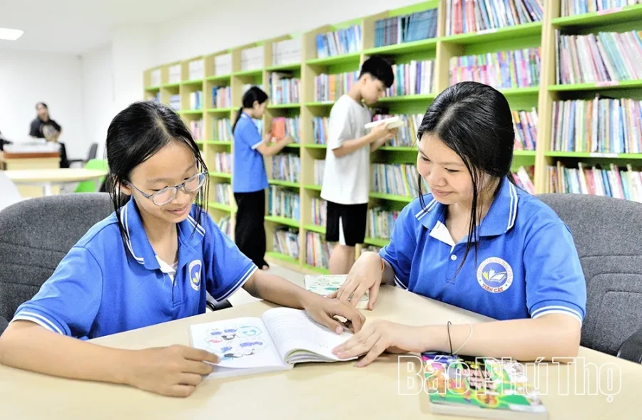 Học sinh tại Phú Thọ đọc sách trong không gian thư viện trường học