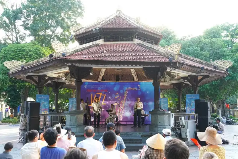 Toàn cảnh chương trình Âm nhạc cuối tuần tại Nhà Bát Giác, Hà Nội