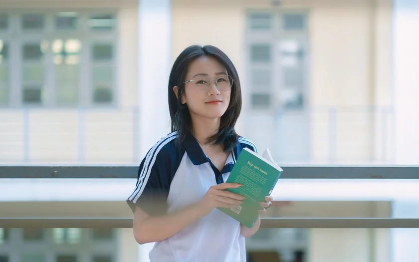 Học sinh tham gia tiết học đọc sách tại thư viện trường học