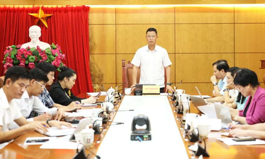 Đồng chí Thân Trung Kiên chủ trì buổi thẩm tra dự thảo nghị quyết phân bổ vốn phát triển văn hóa tại Bắc Ninh