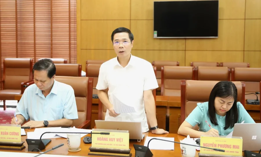 Đồng chí Thân Trung Kiên chủ trì buổi thẩm tra dự thảo nghị quyết phân bổ vốn phát triển văn hóa tại Bắc Ninh
