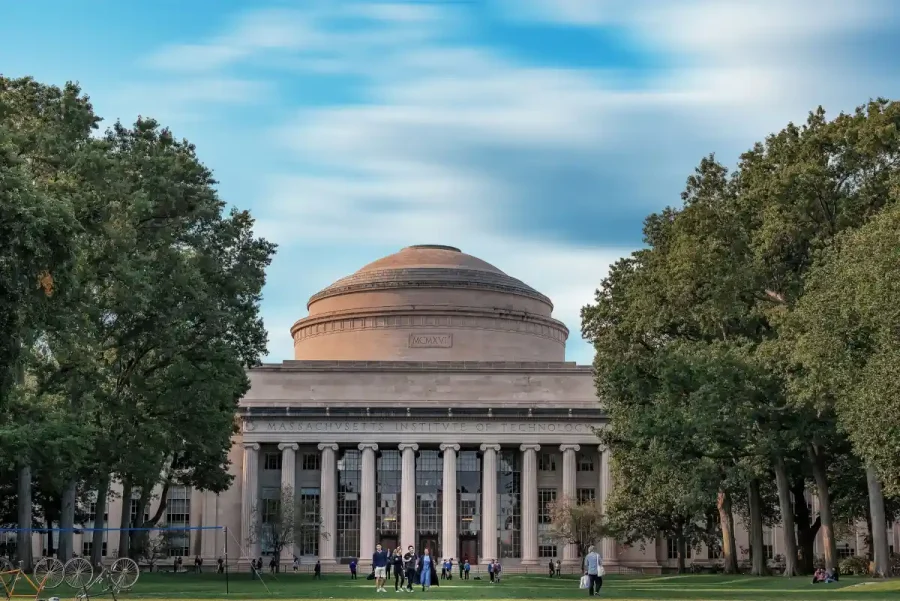 Không gian bên trong thư viện tại Viện Công nghệ Massachusetts MIT