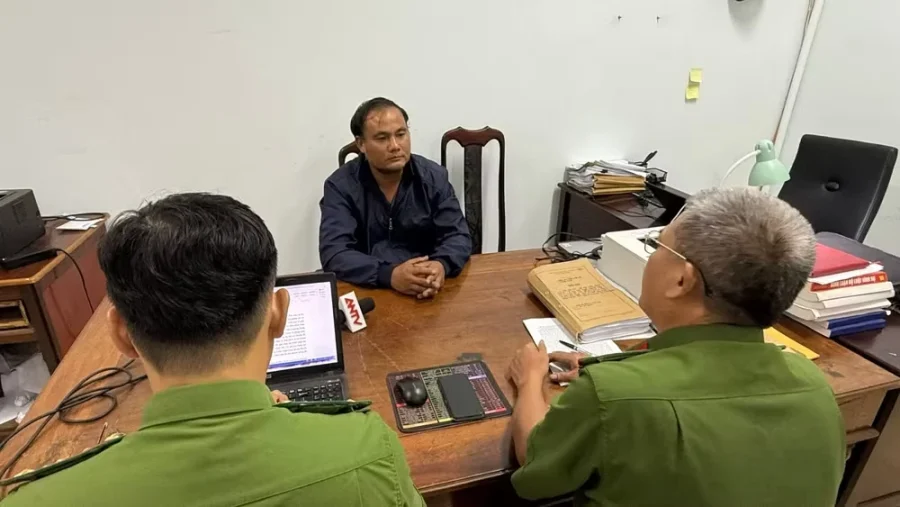 Đối tượng Nguyễn Hồng Lĩnh tại cơ quan công an