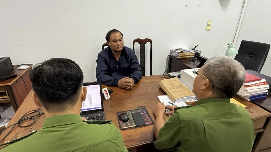 Đối tượng Nguyễn Hồng Lĩnh tại cơ quan công an