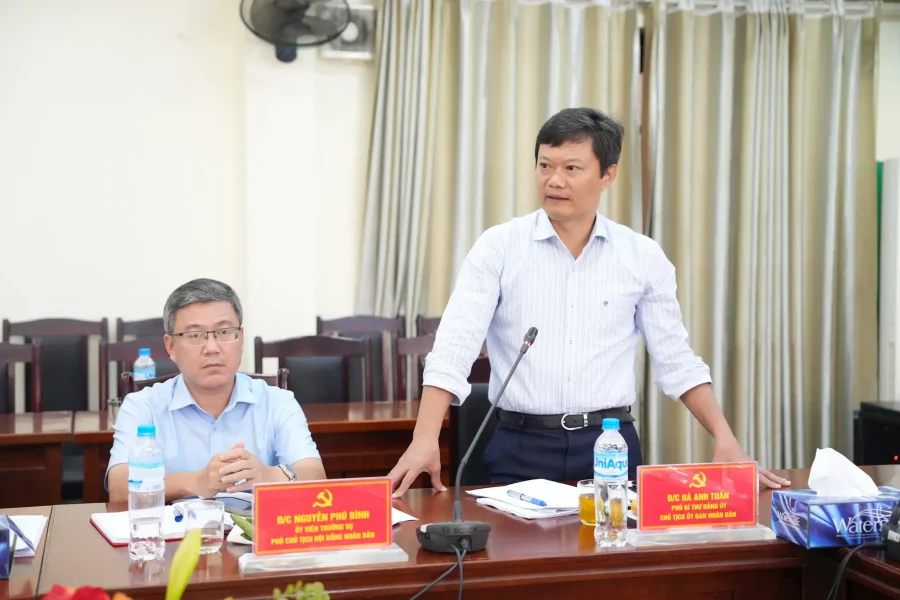 Bí thư Đảng ủy phường Văn Miếu - Quốc Tử Giám phát biểu tại hội nghị