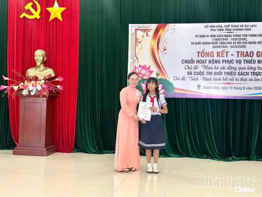 Thiếu nhi tham gia hoạt động hè tại Thư viện tỉnh Khánh Hòa