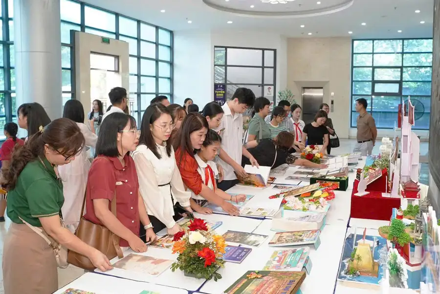 Học sinh tham gia cuộc thi Đại sứ Văn hóa đọc thành phố Hà Nội