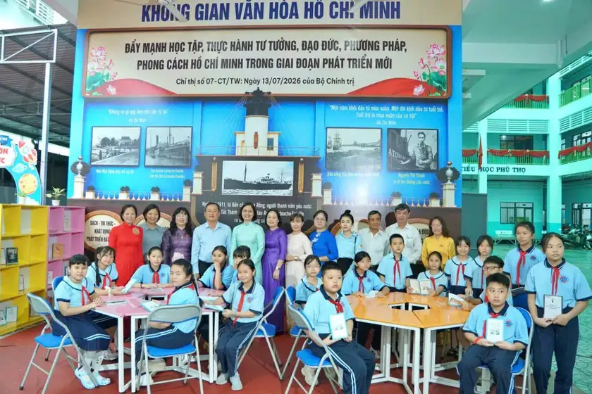 Không gian văn hóa Hồ Chí Minh ứng dụng mã QR tại Trường Tiểu học Phú Thọ