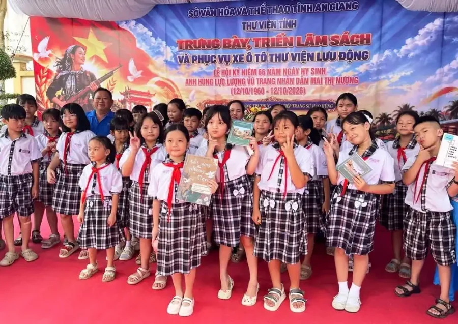 Không gian trưng bày sách và hoạt động trải nghiệm tại lễ hội kỷ niệm Anh hùng Mai Thị Nương